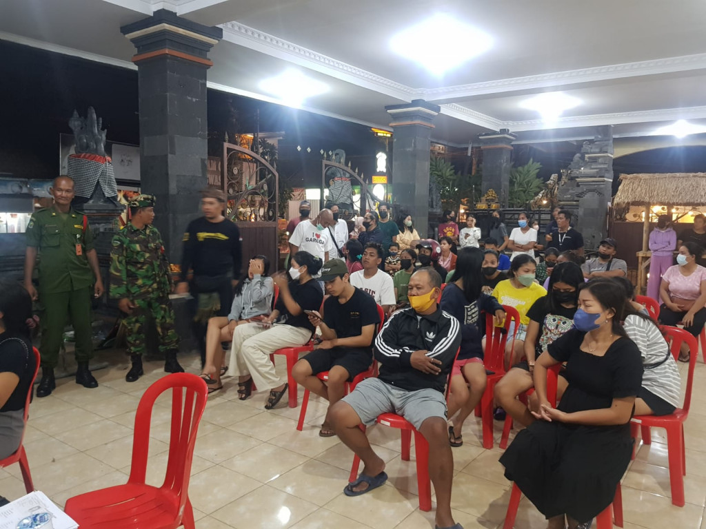 Antusias Masyarakat ke Banjar Tegal Jaya Mengurus Surat Tanda Bukti Pendataan Penduduk Non Permanen